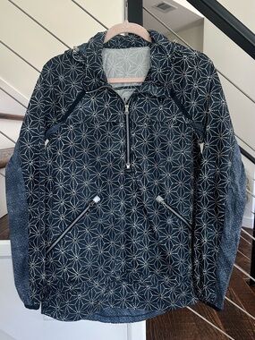 LULULEMON Miss Misty Pullover
Jacket | Size: 6